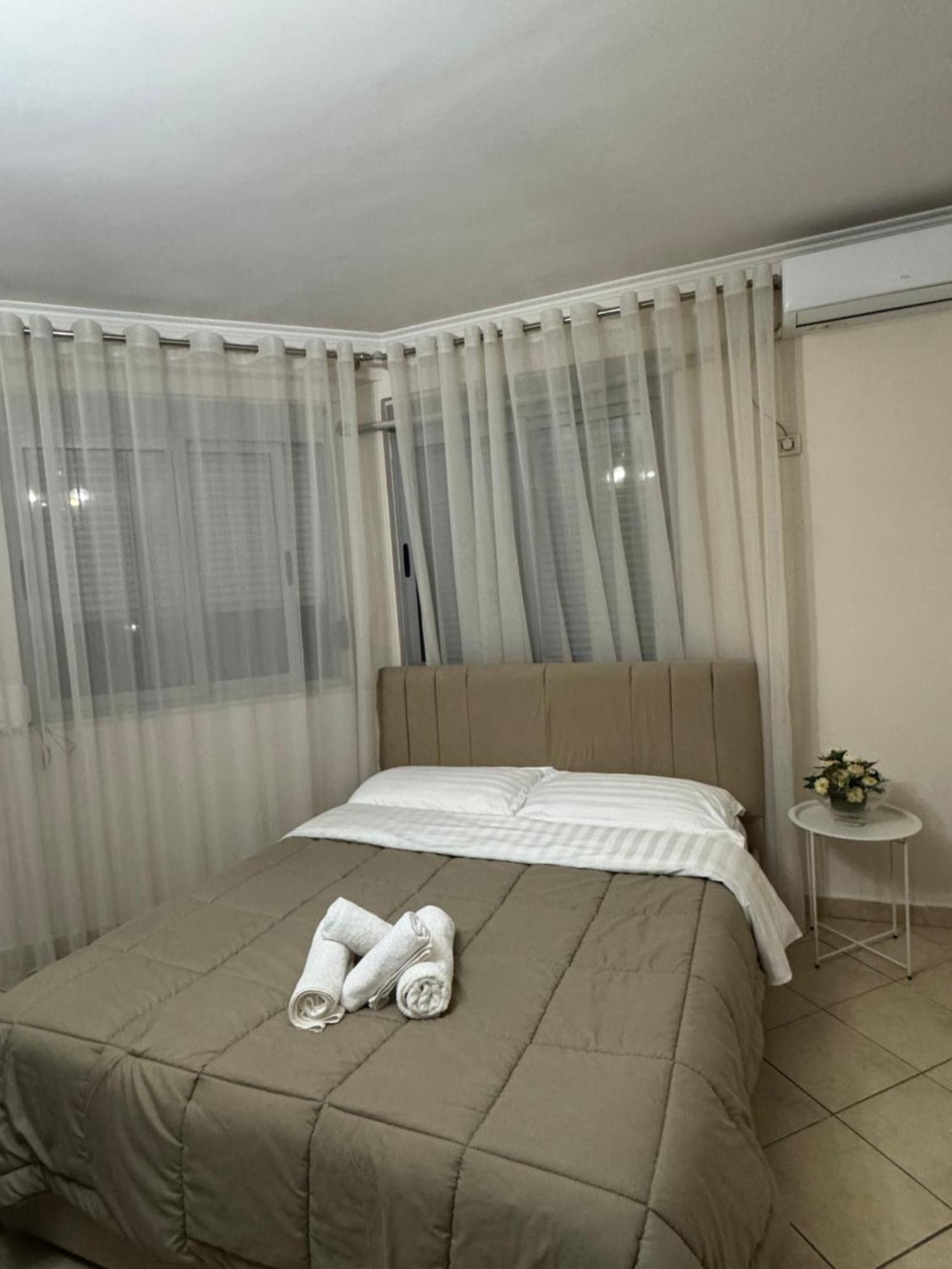 Condor Center Tirana Apartment Exteriör bild